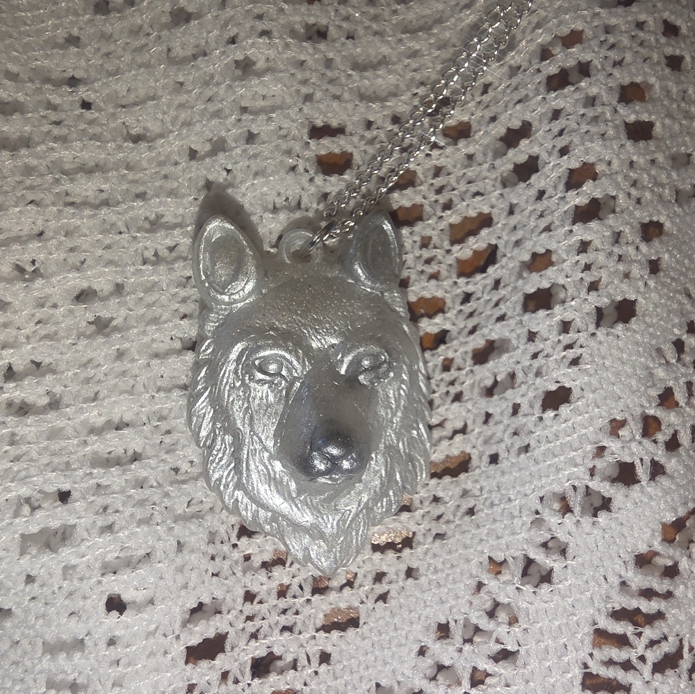 Resin Wolf Pendant & 18" Silver Tone Chain Necklace